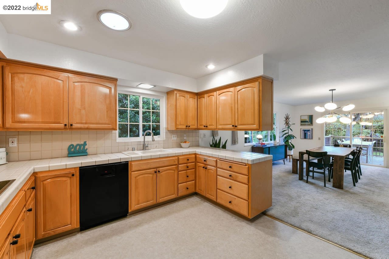 1280 Vistagrand Dr