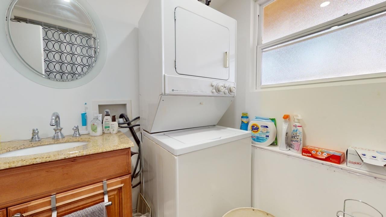 1980 Spruce Dr