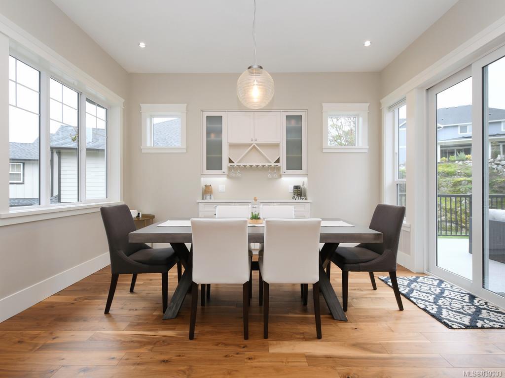 1401 Grand Forest Close