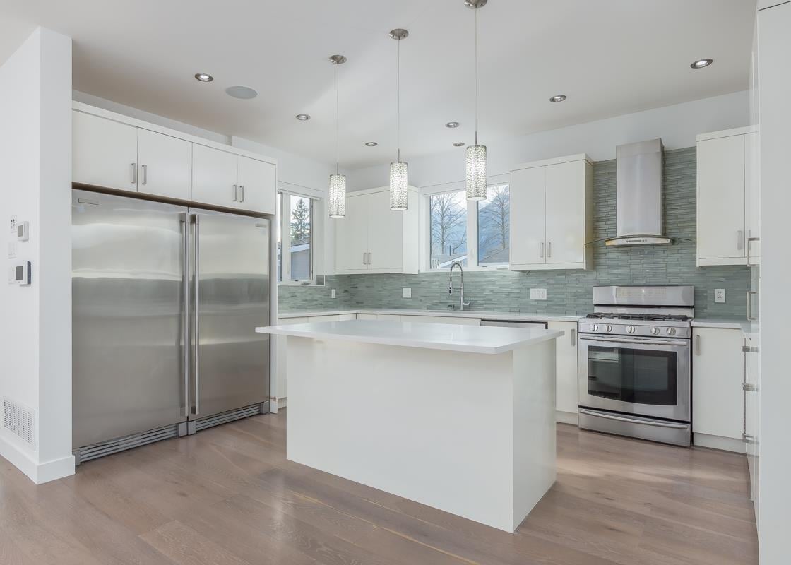 1812 Willow Cres