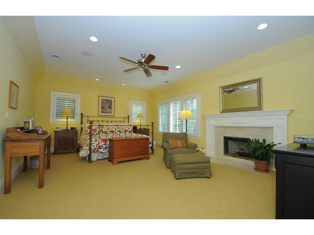 15712 Oak Knoll Dr