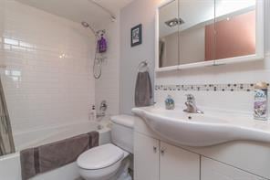 11-626 Goldstream Ave