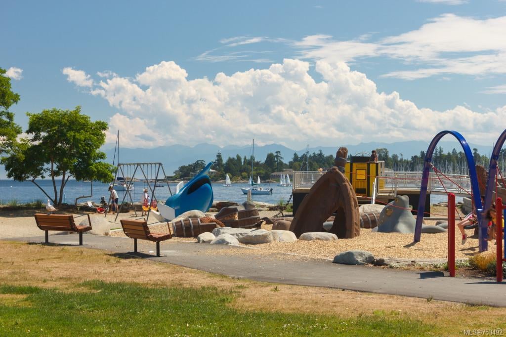 3922 Cadboro Bay Rd, Saanich