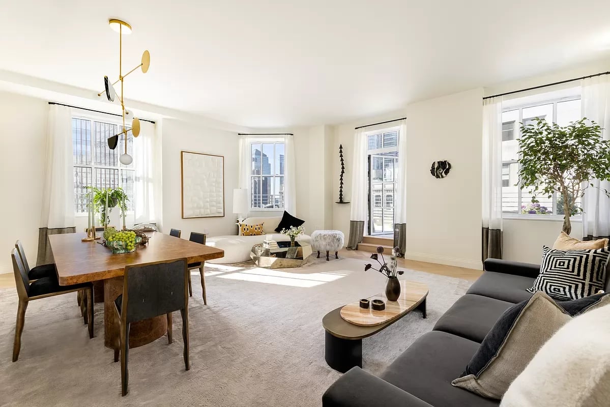   Interior de un apartamento recién construido en NYC, mostrando acabados de alta calidad y eficiencia energética.