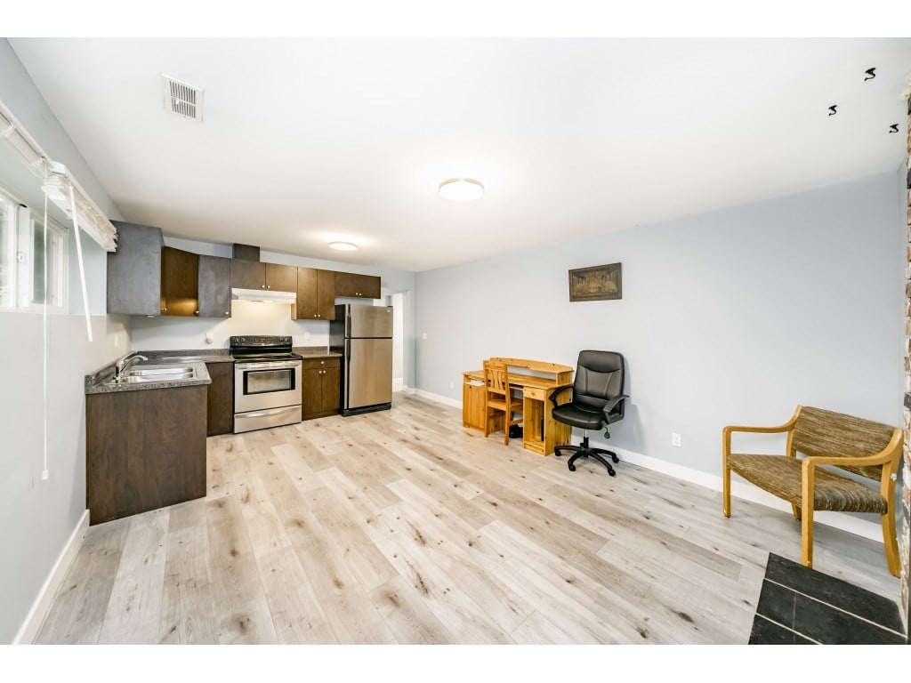 11508 140 St
