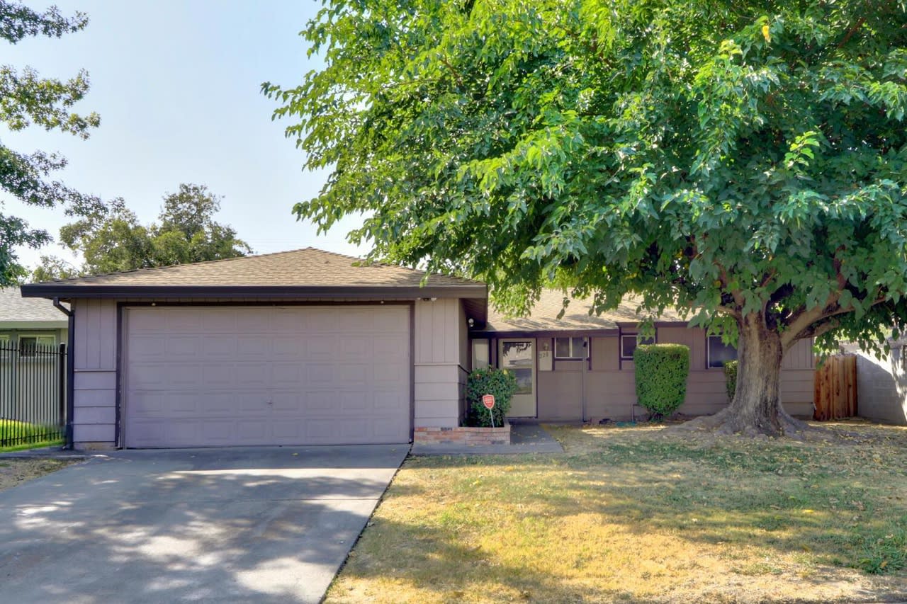 220 Bell Ave