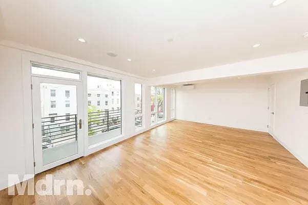 530 Lafayette Avenue Unit: 3F