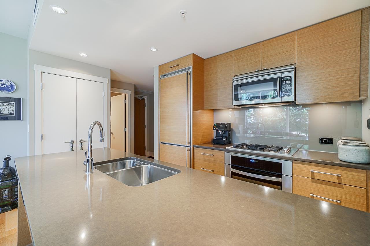 803-15152 Russell Ave