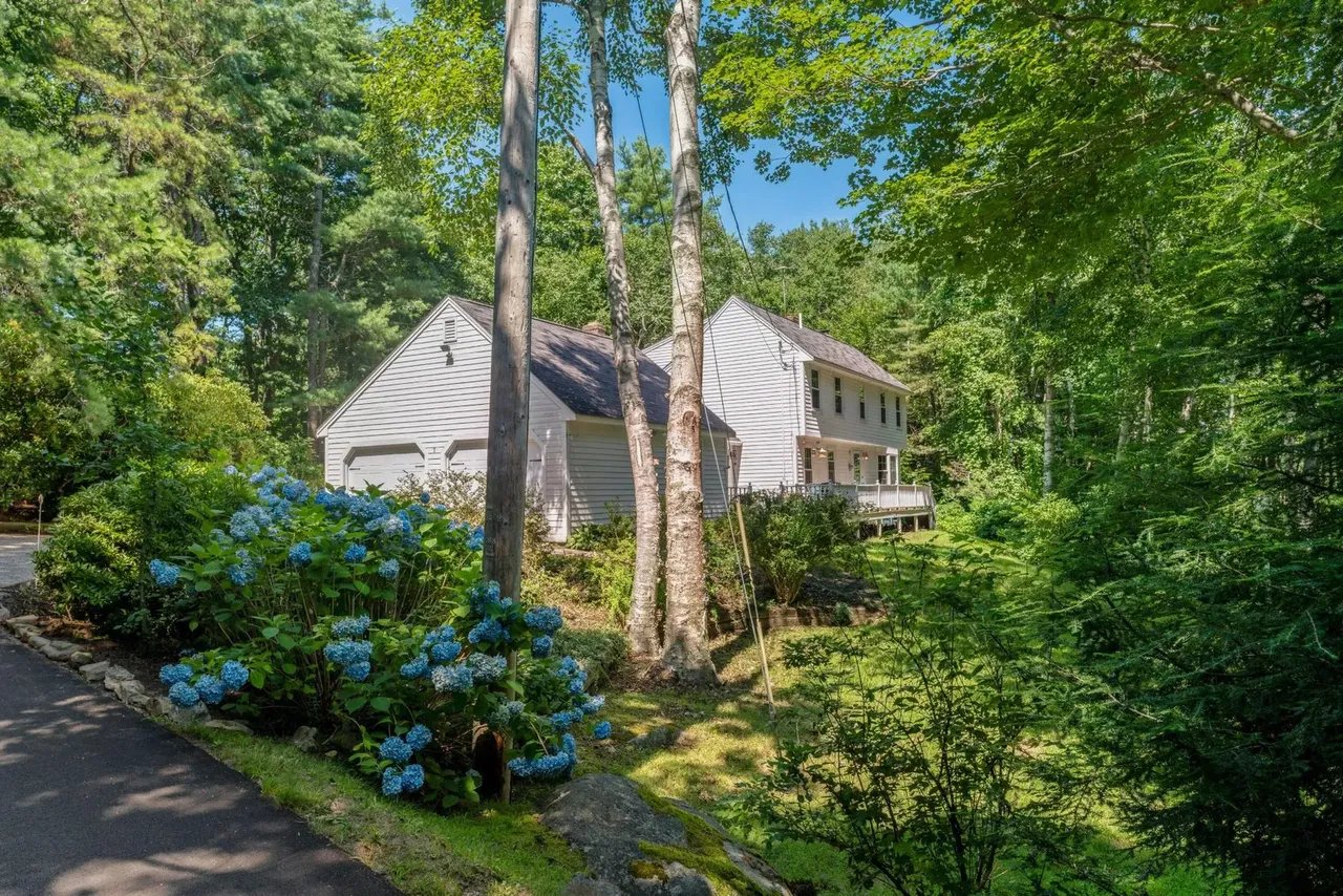 New Listing! 10 Lands End Road, Kennebunkport, ME 04046 – $799,000