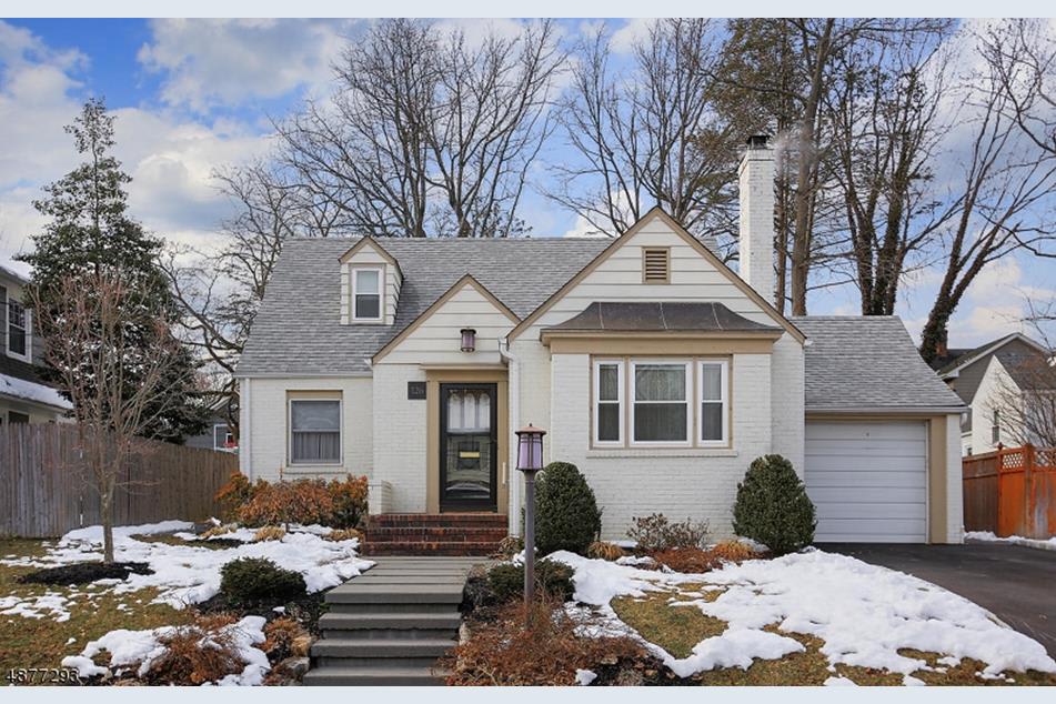 126 Ludlow Pl