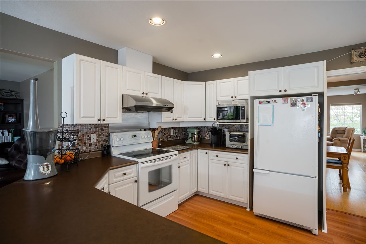2975 Pinetree Close
