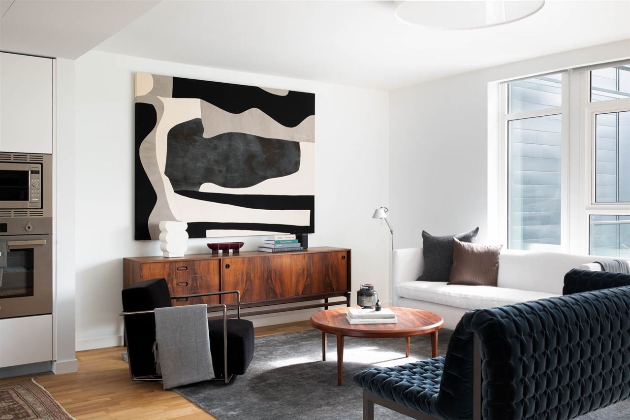 302-1555 W 8th Ave