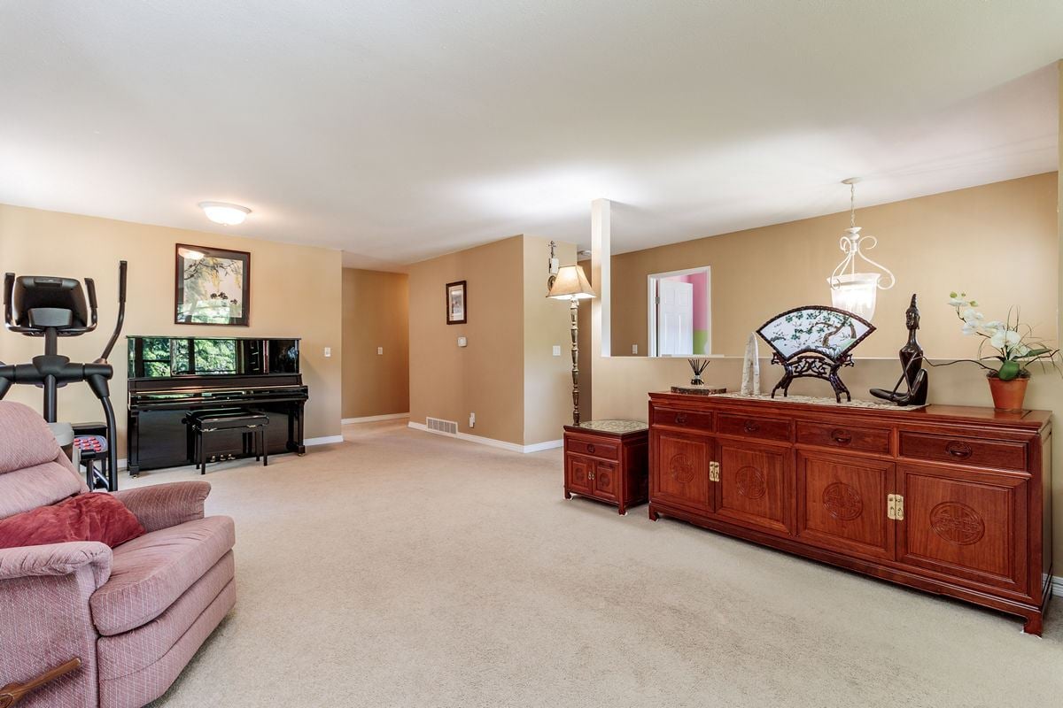 2568 Harrier Dr