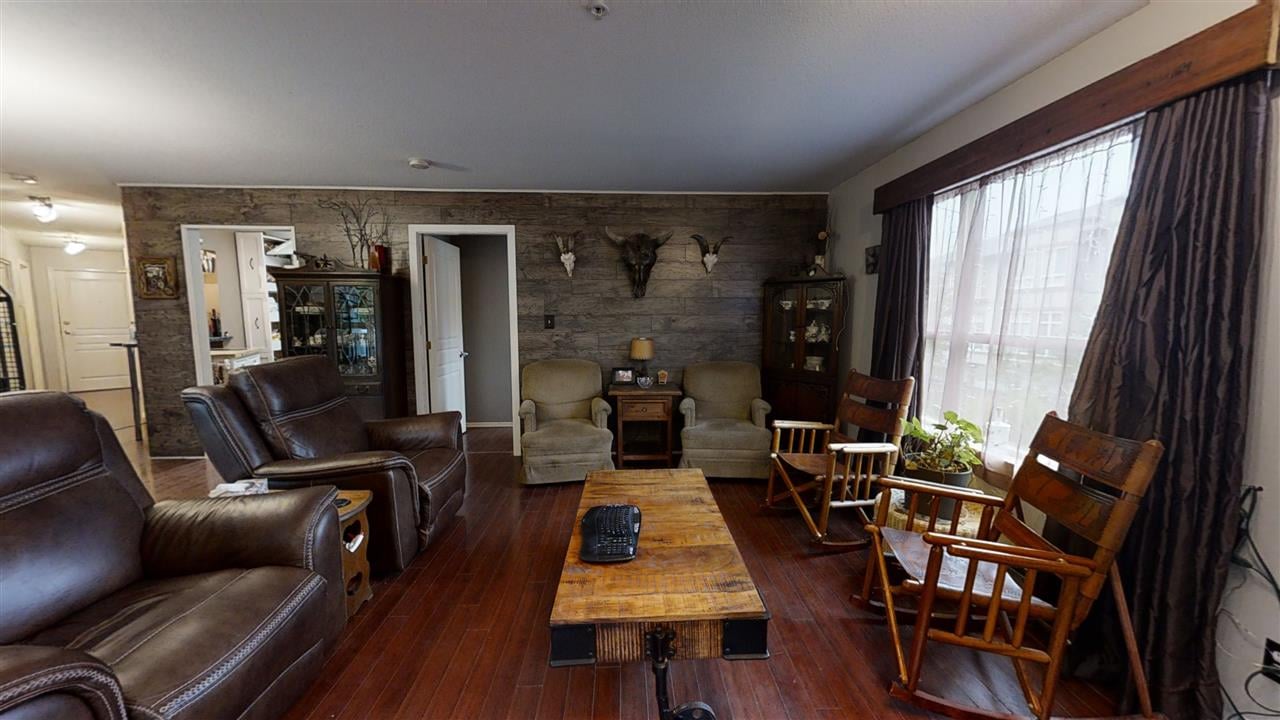 205-13955 Laurel Dr
