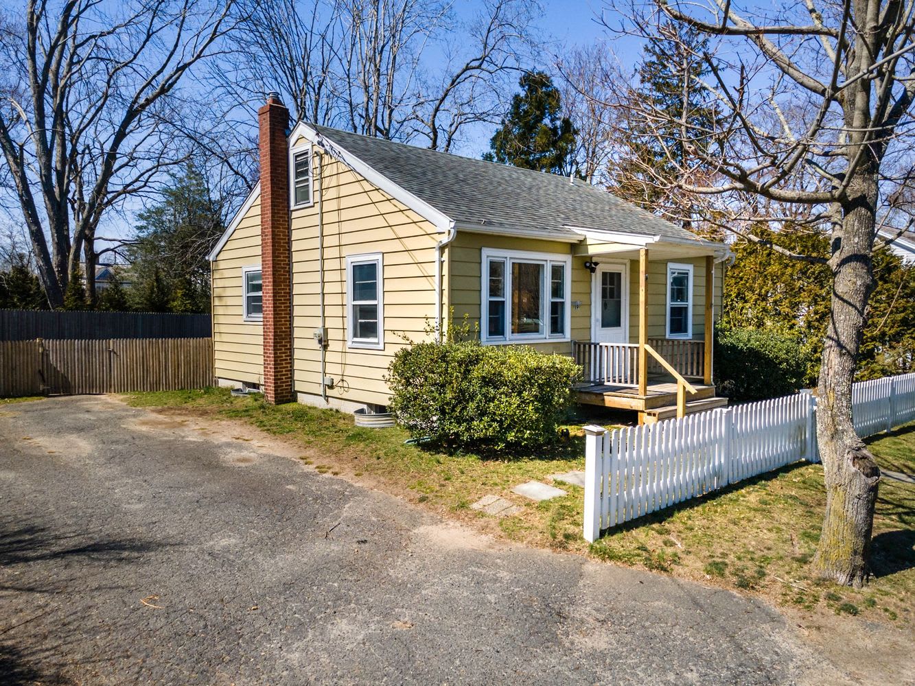 The Sweetest Renovated Cottage in Sag Harbor Village