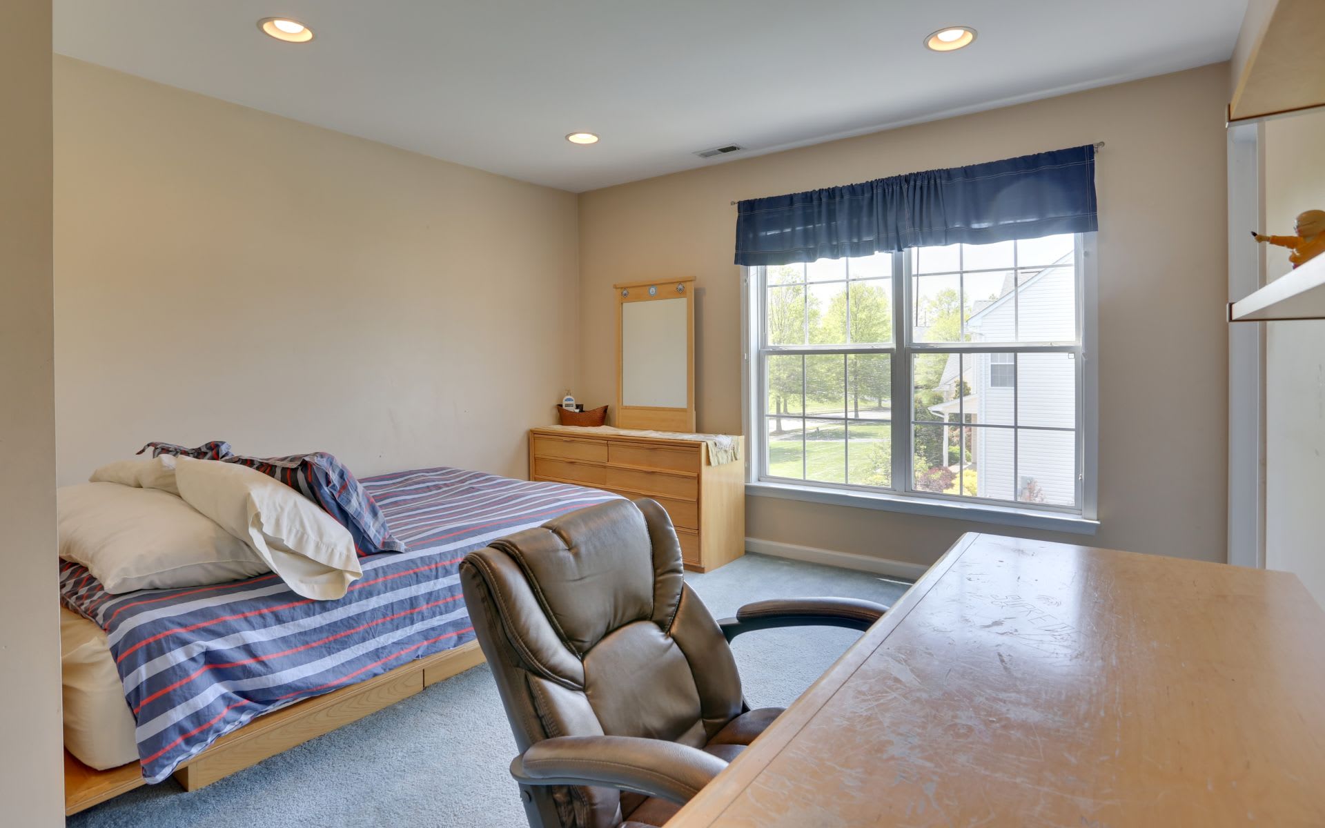 8 SHOREHAM CT