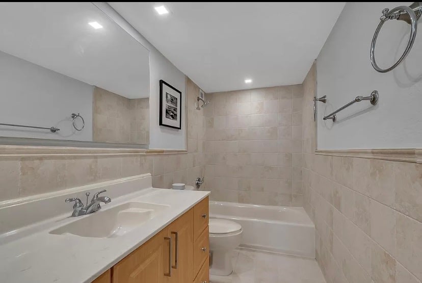5401 Collins Ave #411 Miami Beach, Ocean View with Balcony