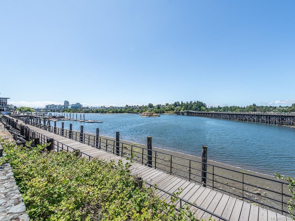 304-330 Waterfront Cres