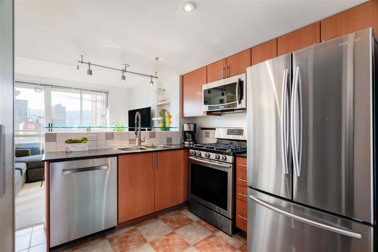 1903-63 Keefer Pl