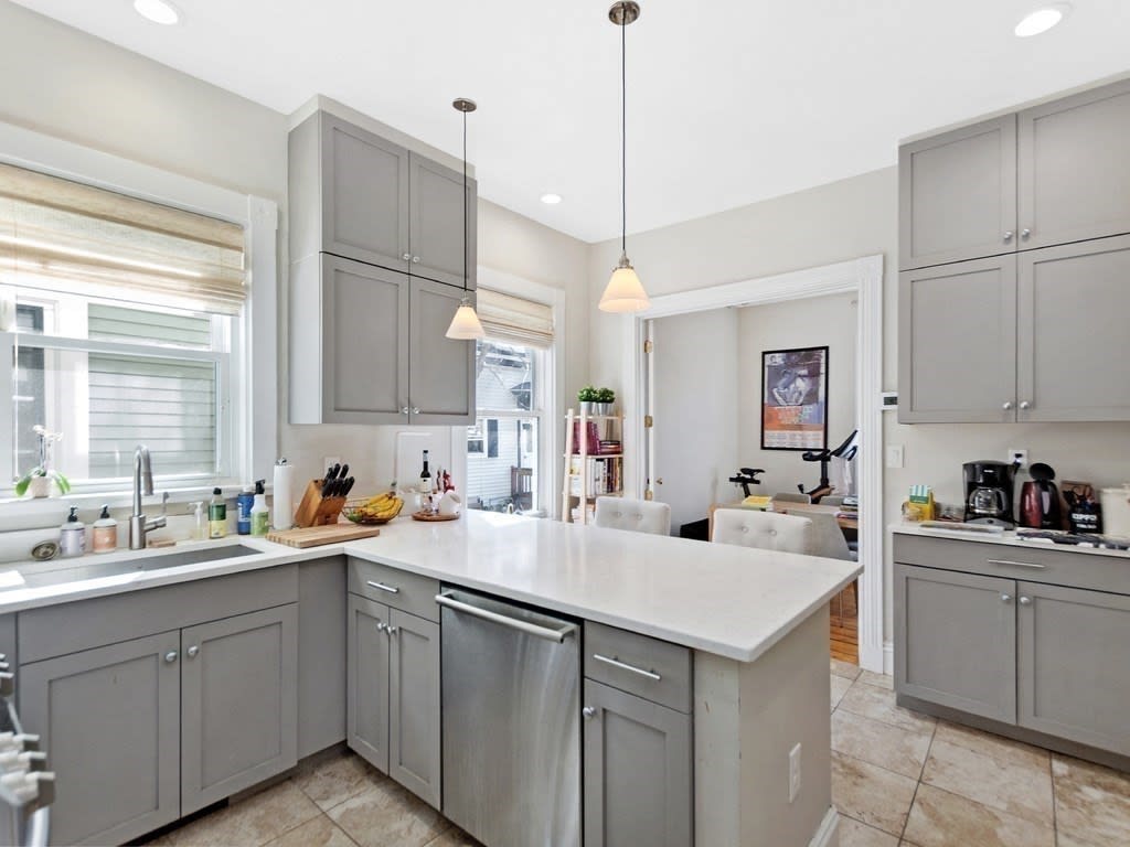 304 Washington Street, Unit 2