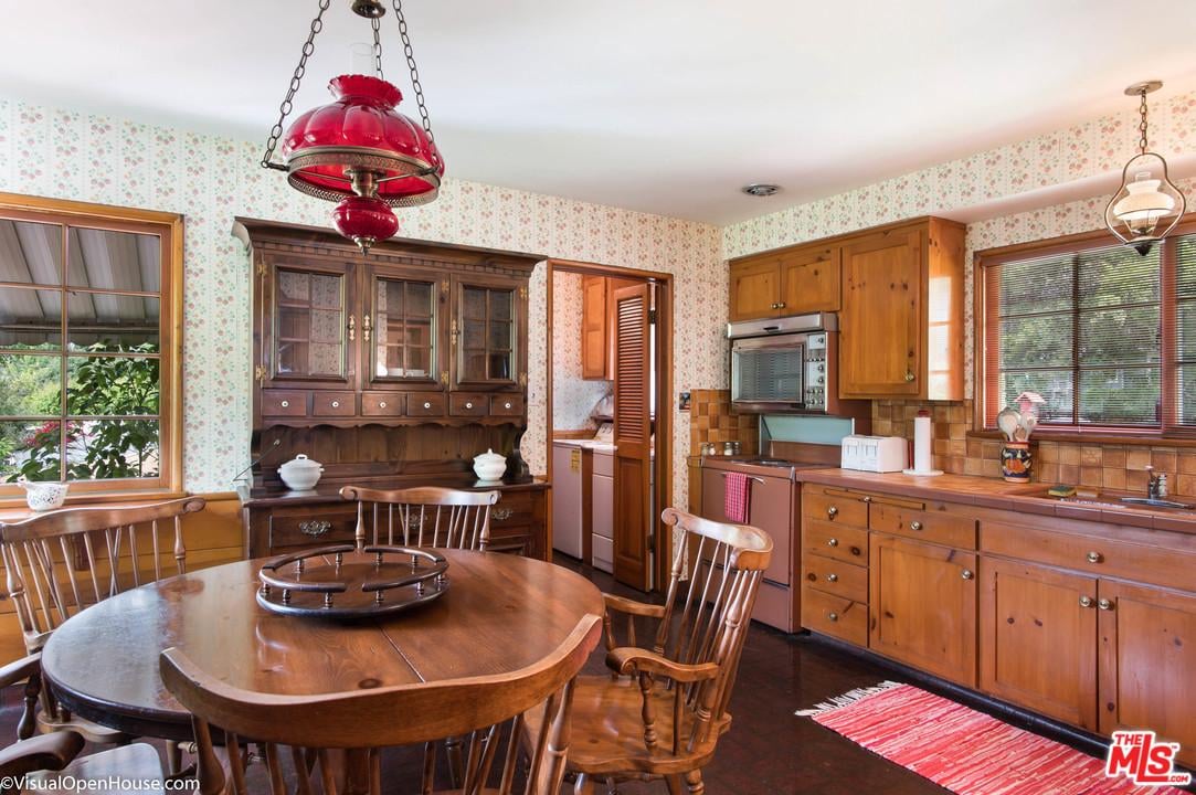 Charming 2 Bedroom Cottage in Studio City