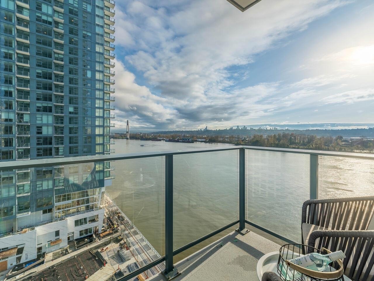 906-680 Quayside Drive, New Westminster