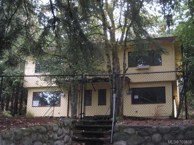 1162 Goldstream Ave