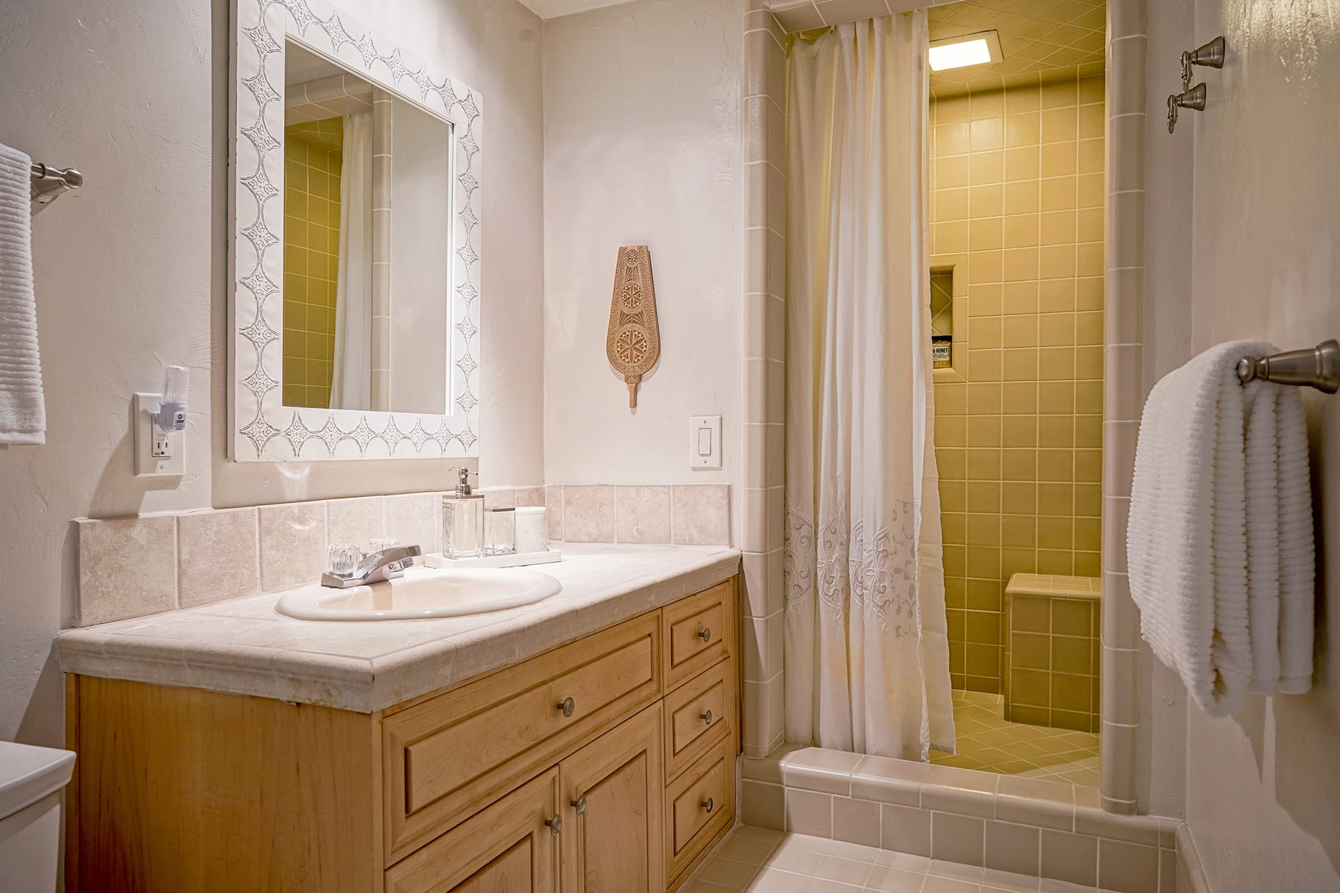 Grey Goose - Charming Downtown Carmel Cottage