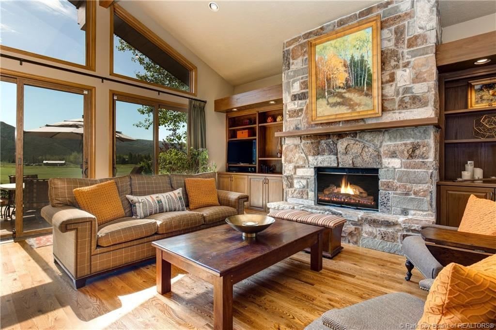 2801 ESTATES DR