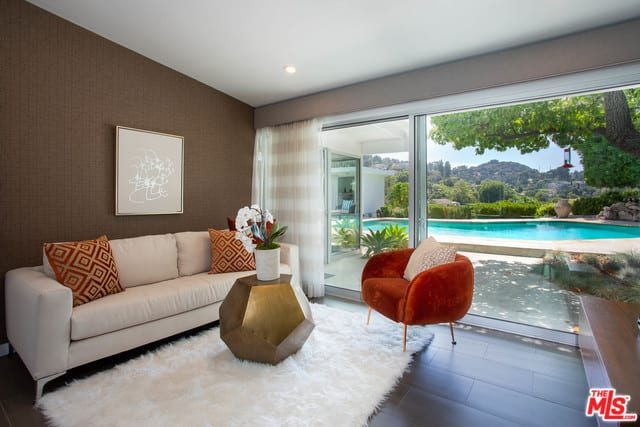 3553 Crownridge Dr