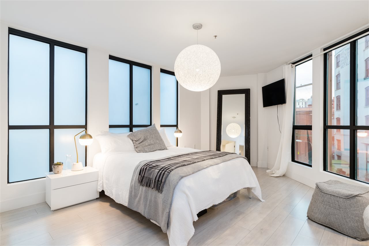 4-9 E Cordova St