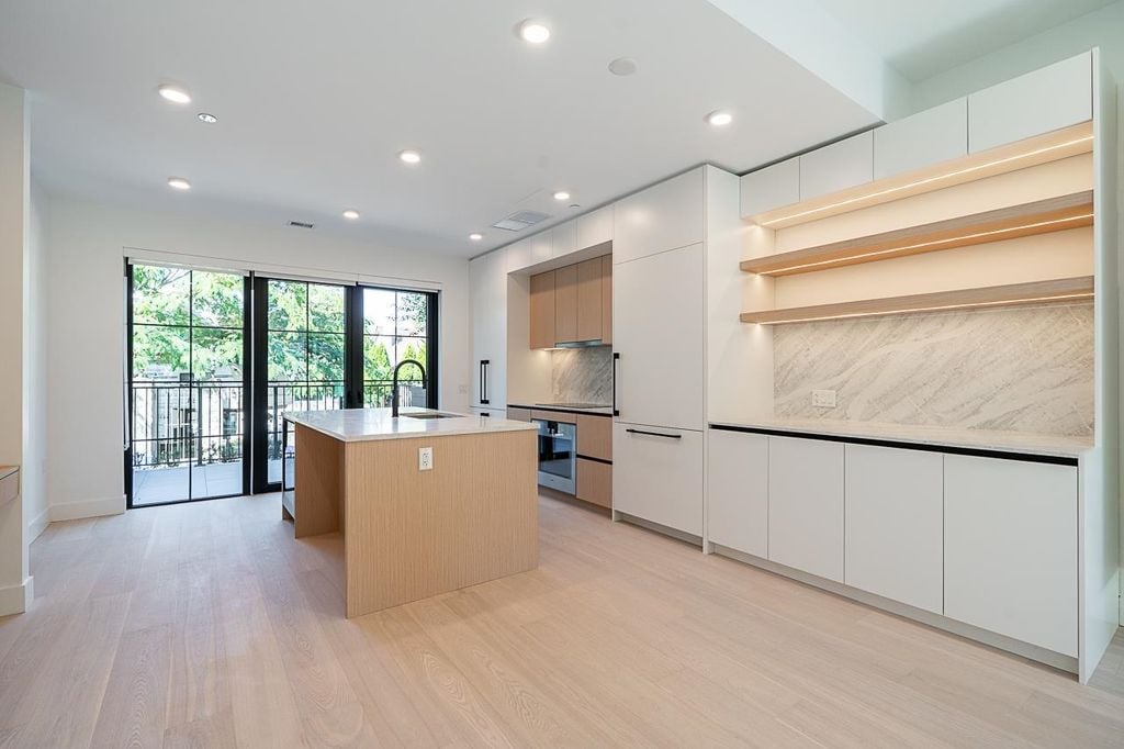 551 W 28th Avenue 107, Vancouver