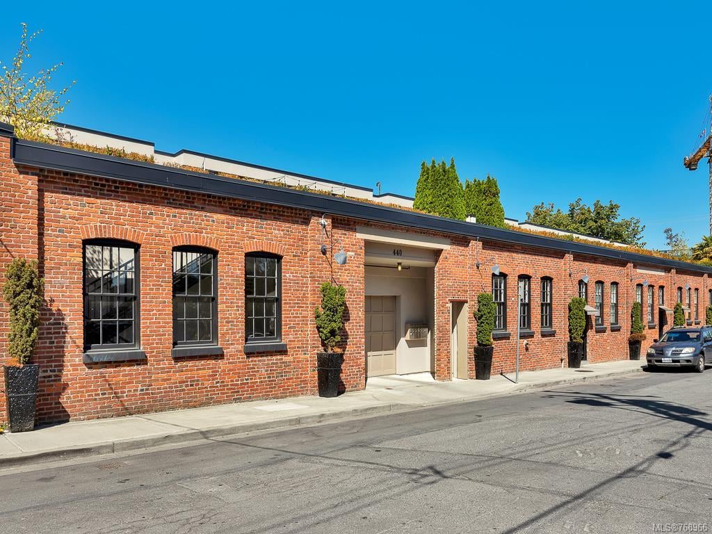 8-440 Parry St