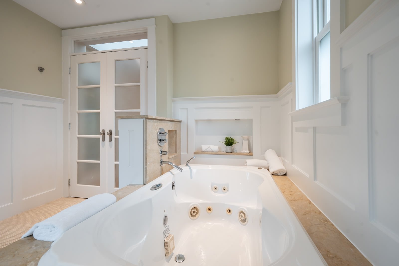 223 Indian Rd Cres
