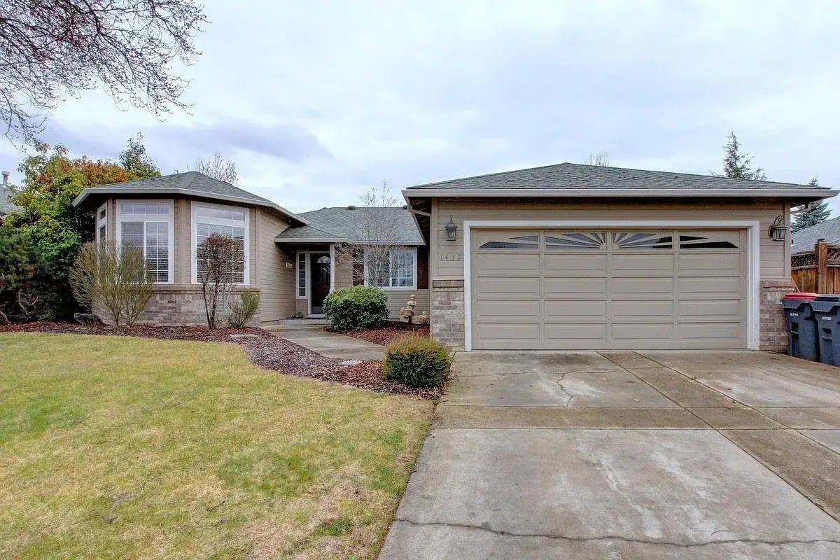 1439 Matthews Pl, Medford, OR 97504