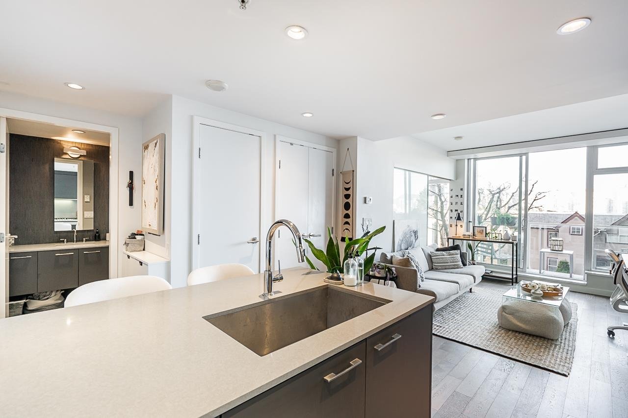 304-728 W 8th Ave
