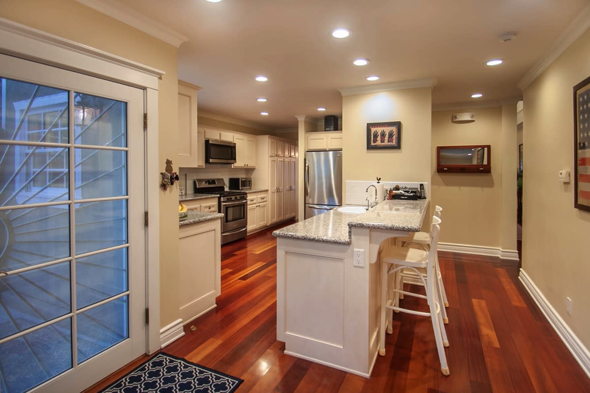 14818 Sutton St Sherman Oaks, CA