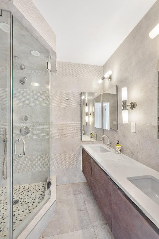 300 E 74th Street Unit: 35F