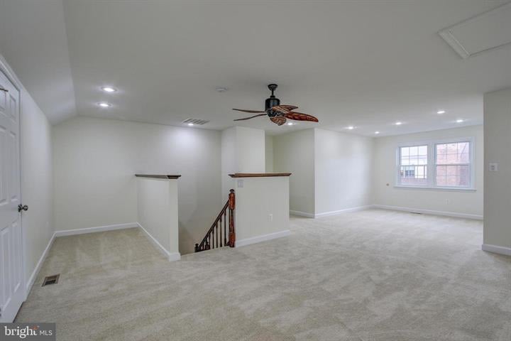 6262 Chaucer Ln