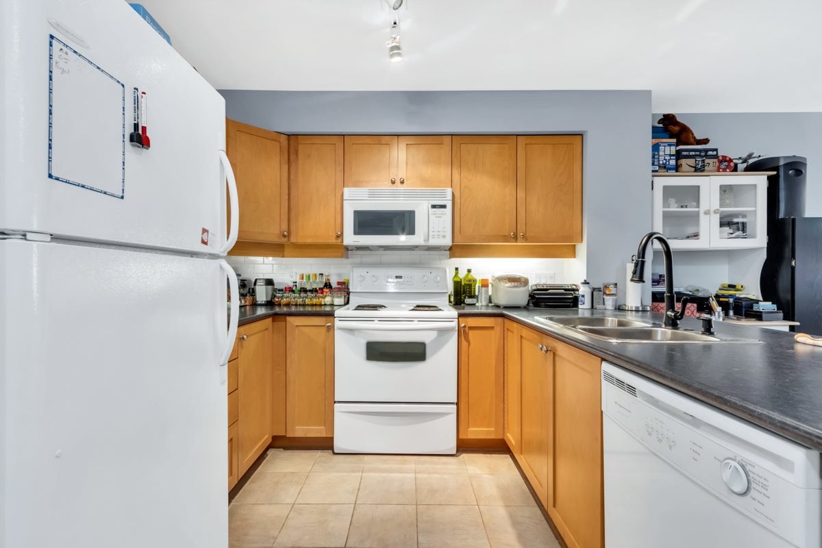 218-808 Sangster Pl