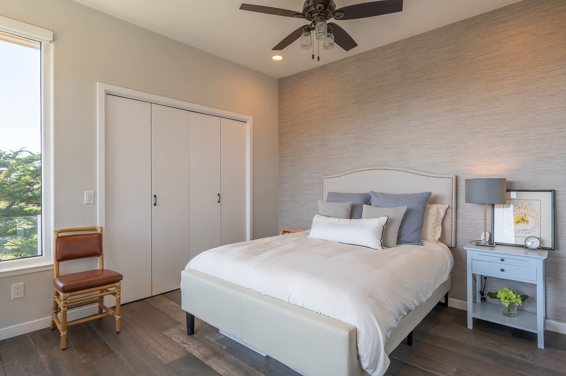 Sweeping Ocean Views - 24916 Lincoln Street