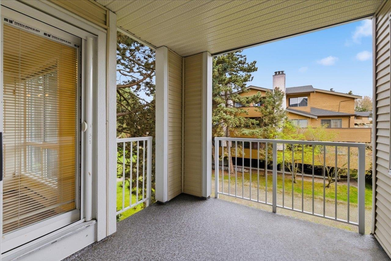 214-7435 Moffatt Rd