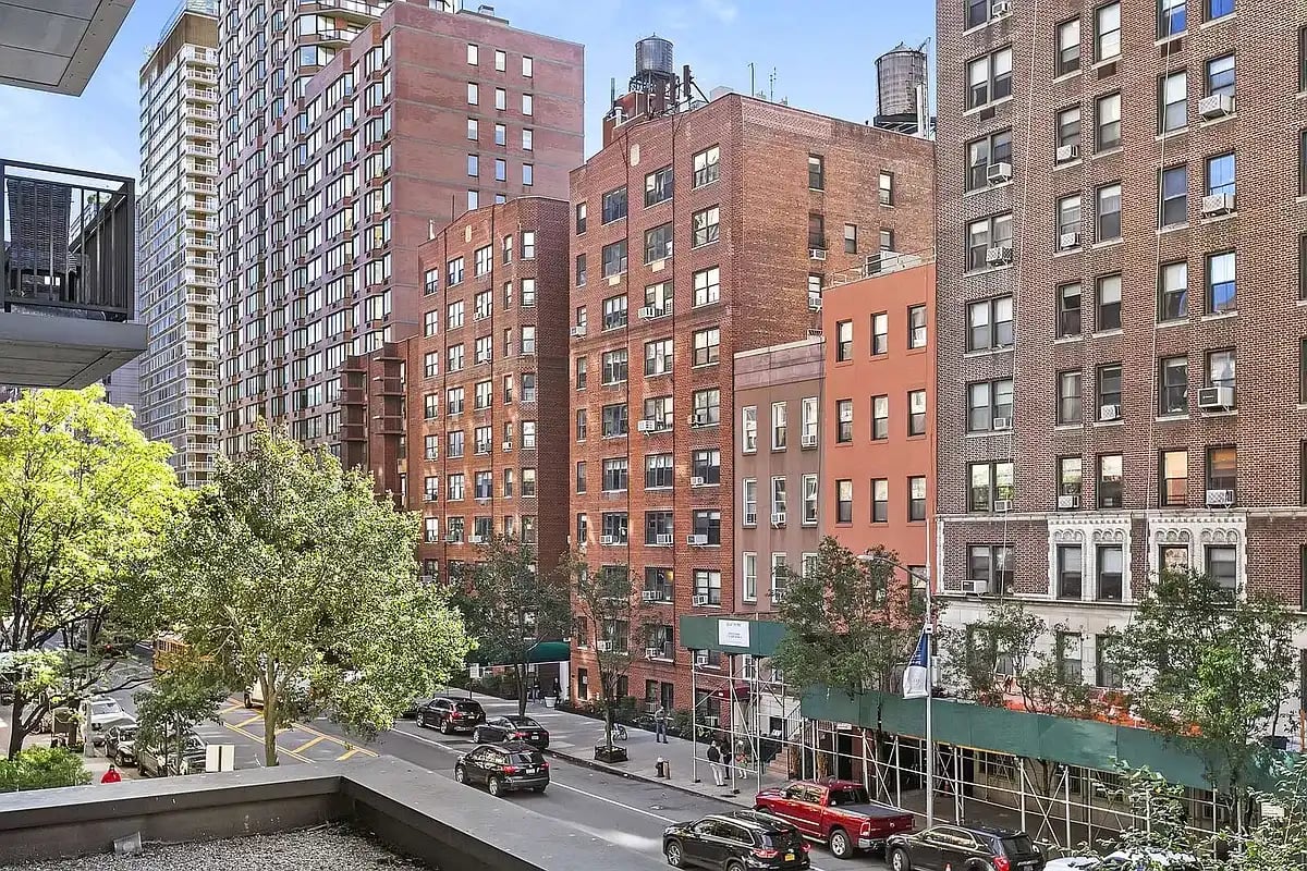 301 East 79th Street Unit: 3N