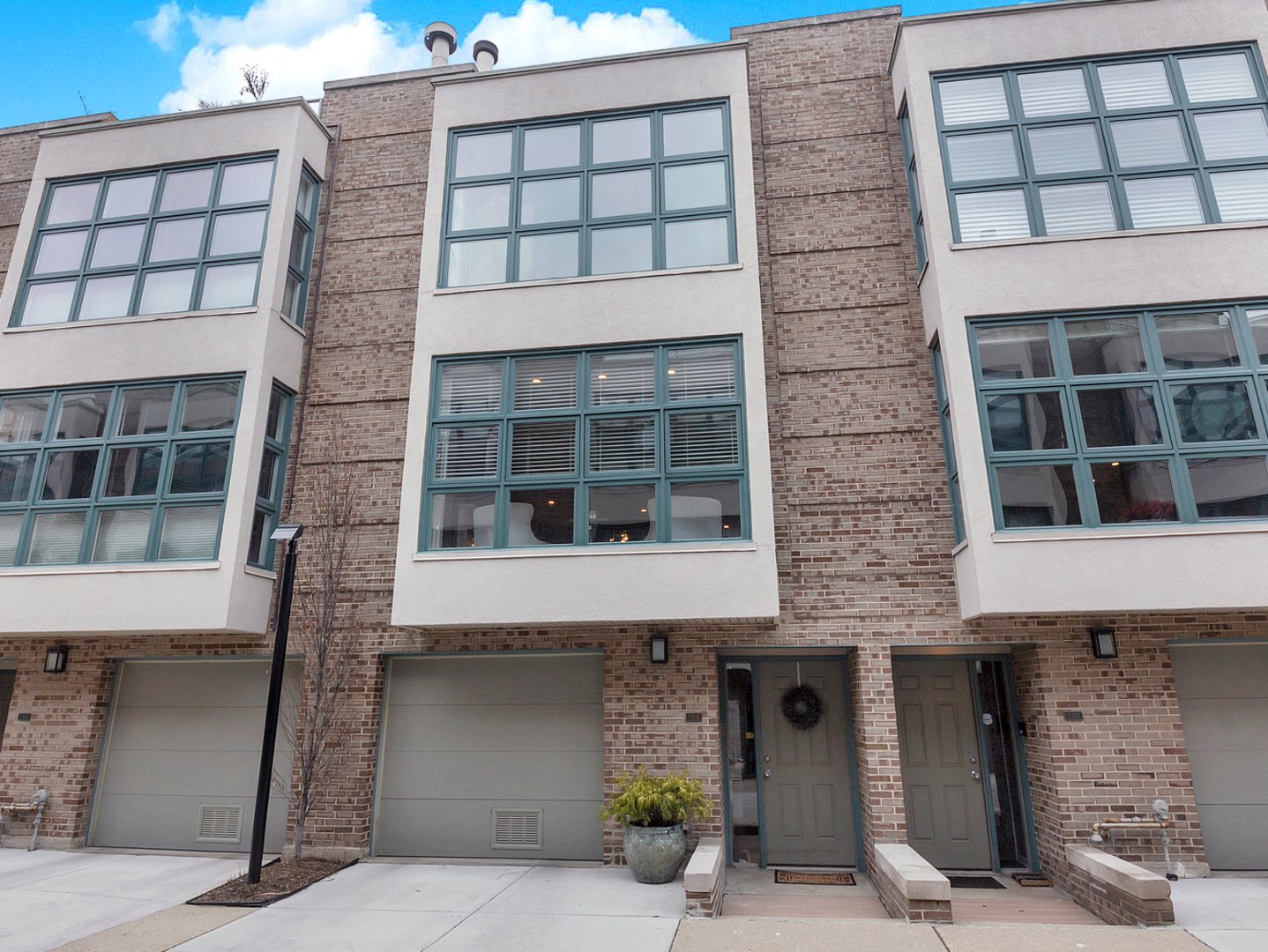 759 W Melrose Street