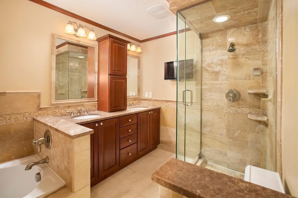 Charming in Eden Prairie!