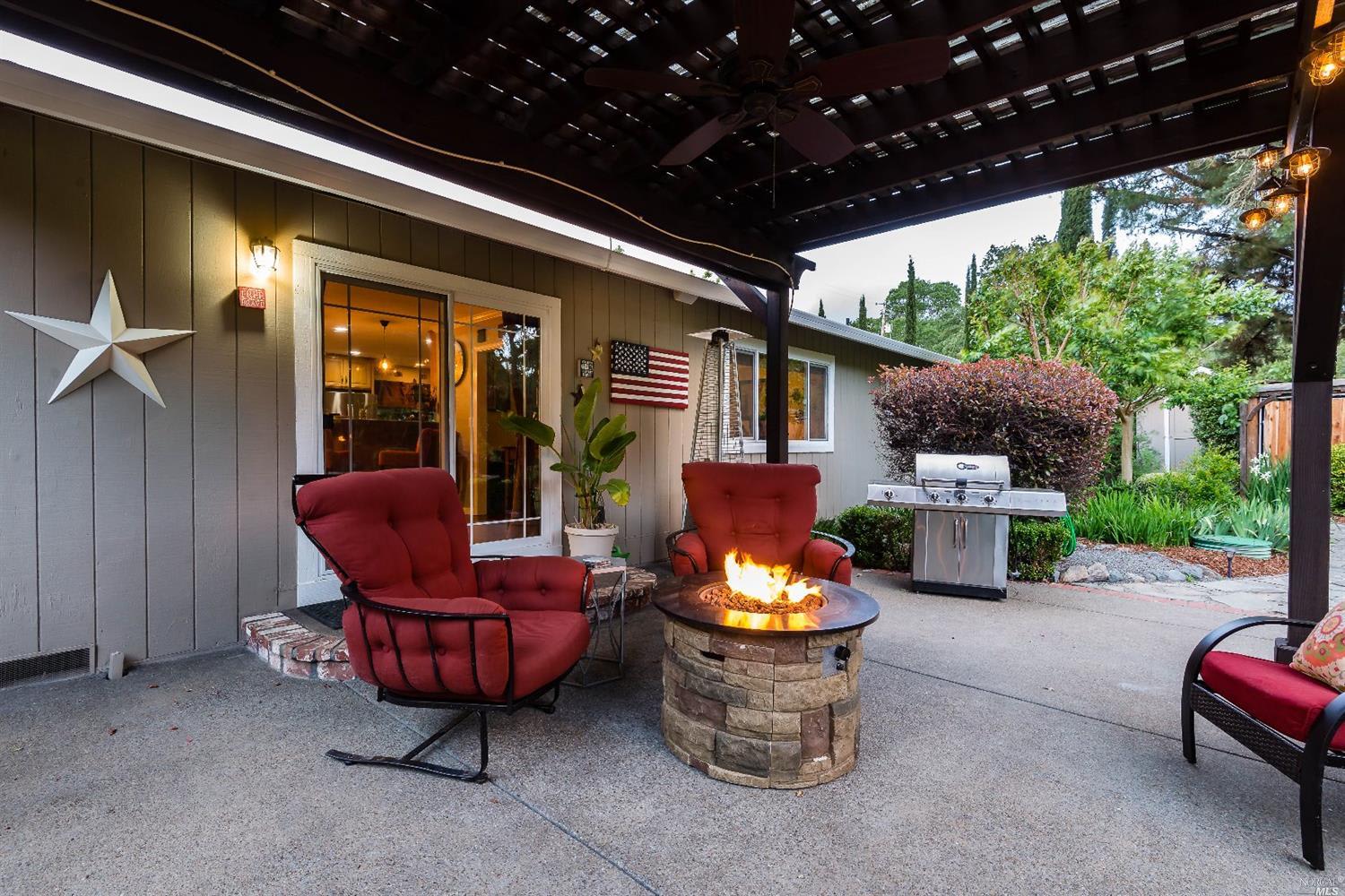 981 Riverside Dr
