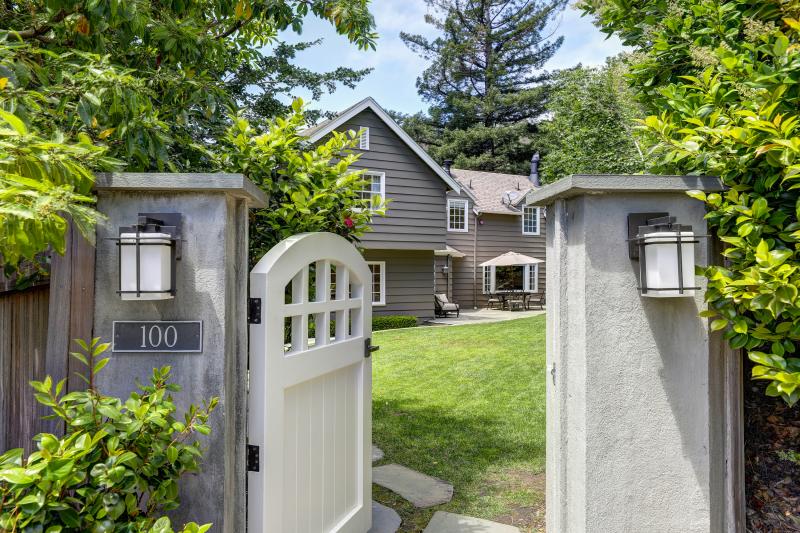 100 Elinor Ave