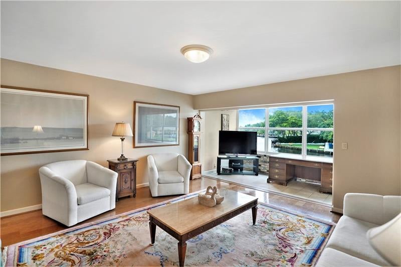 818 SE 4th St Unit #204