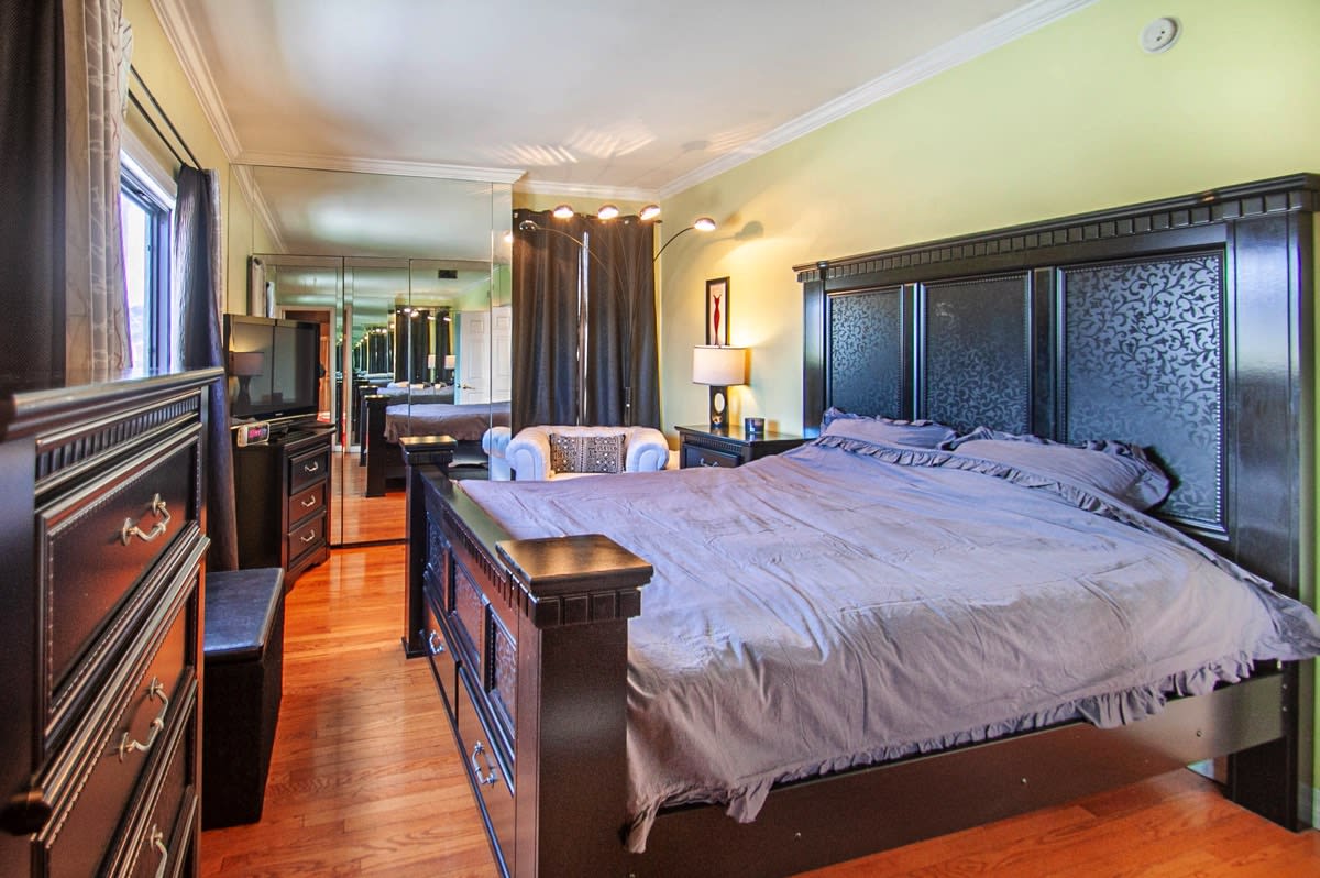 10861 Moorpark St 205 Toluca Lake CA