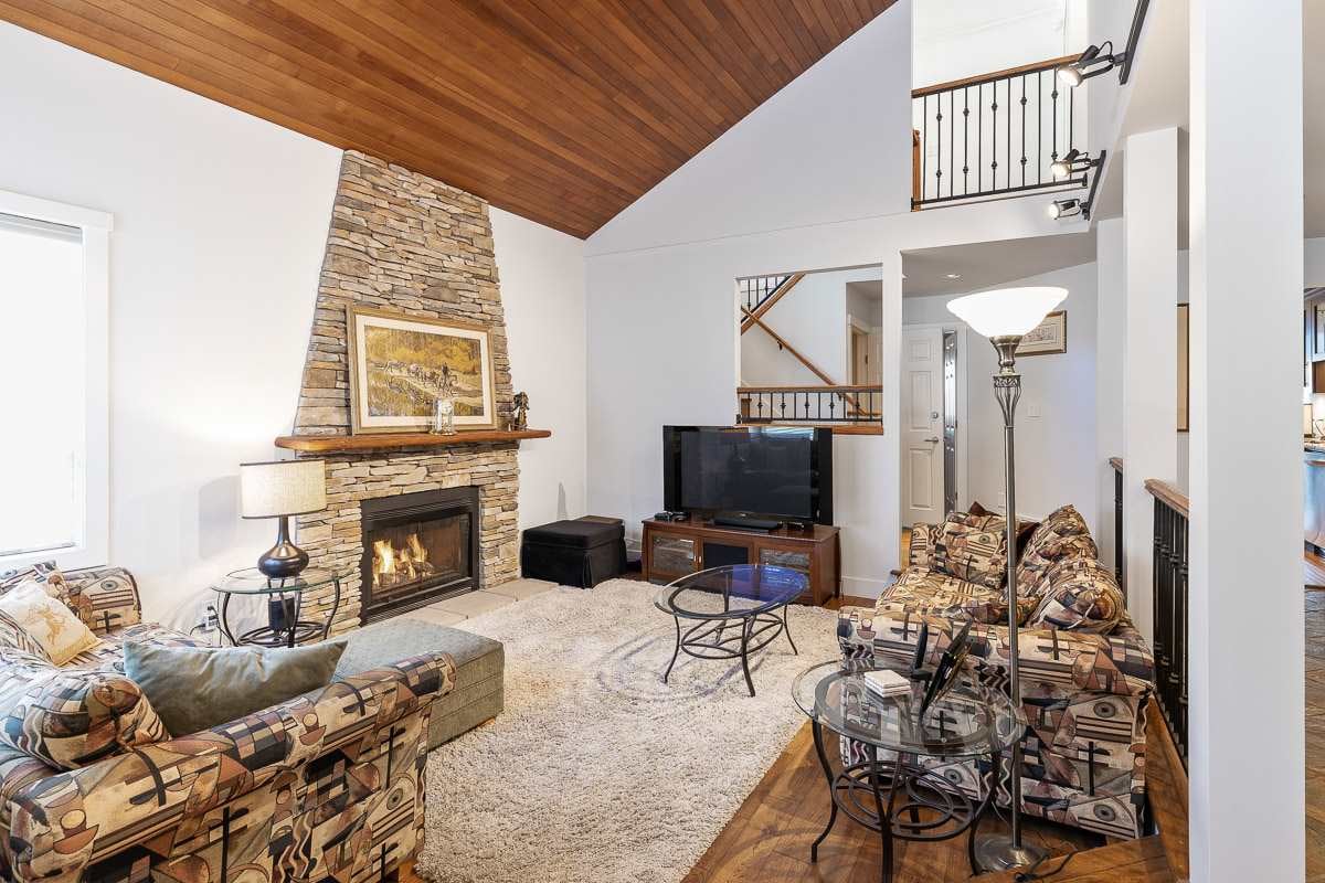 469 Cariboo Cres